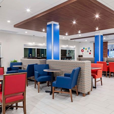 Holiday Inn Express & Suites - Madison By Ihg Екстер'єр фото