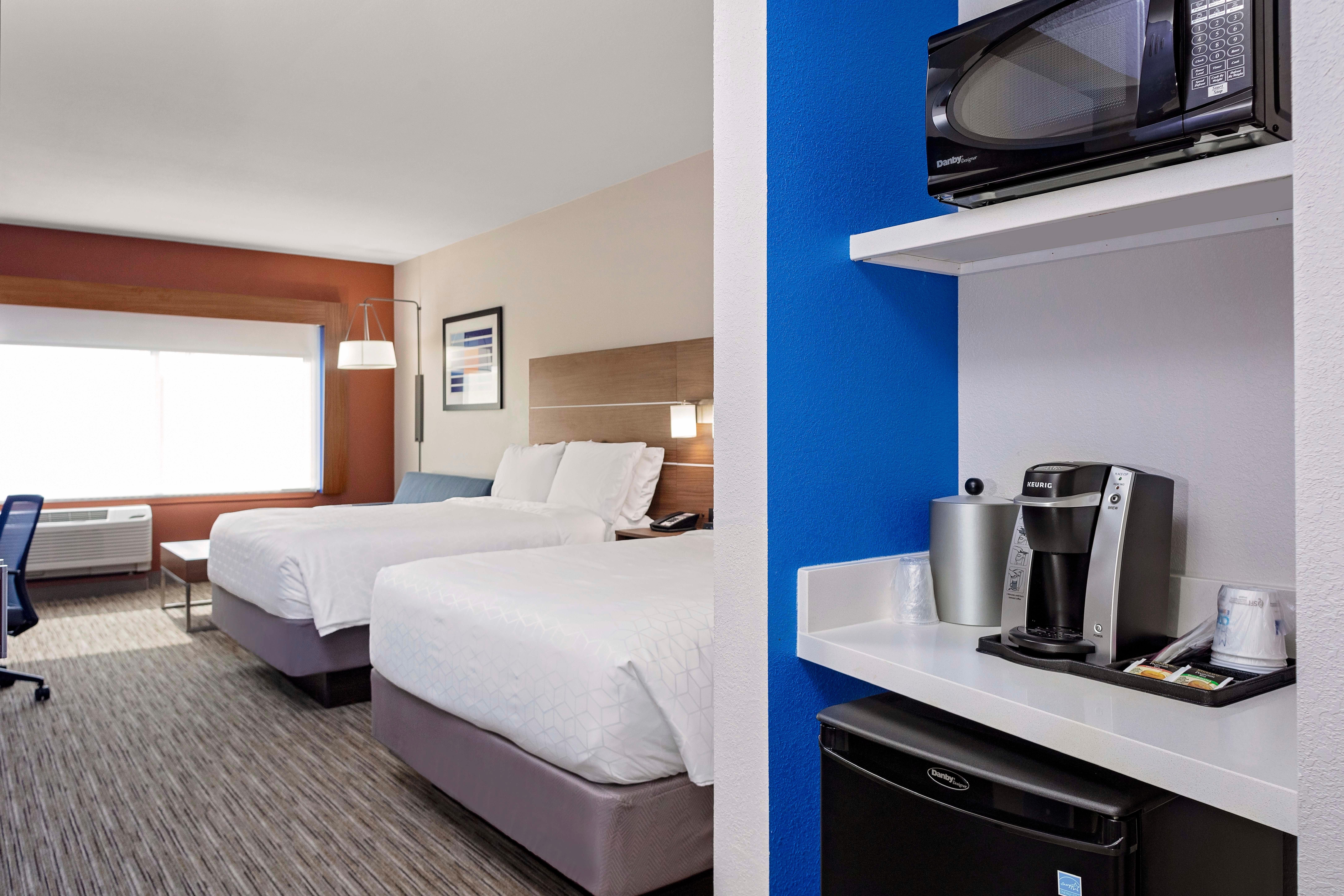 Holiday Inn Express & Suites - Madison By Ihg Екстер'єр фото